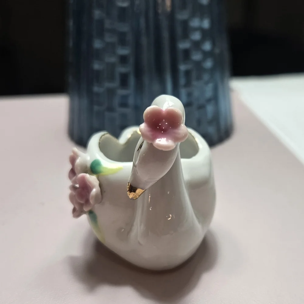 Vintage Porcelain Swan (Made In Japan)